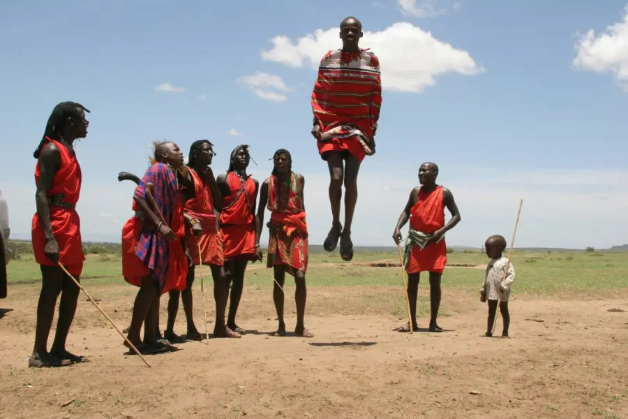 Avila Reizen Kenia Masai springen dansen