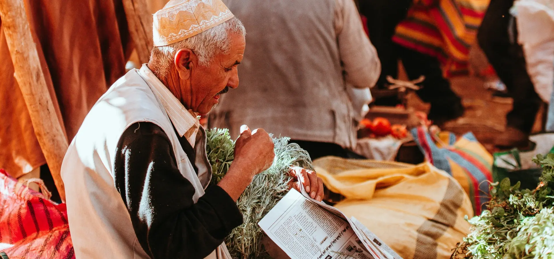 Avila Reizen Marokko Marrakech man op markt