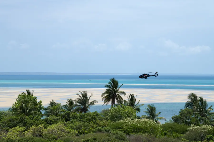 Avila Reizen Mozambique Southern Africa Mozambique and Beyond Benguerra Island helicopter 4