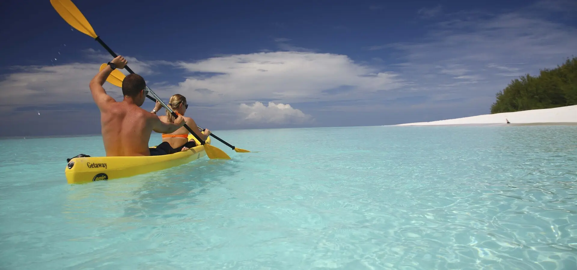 Avila Reizen Zanzibar Zanzibar Mnemba island Experience Kayaking in Canoe 4