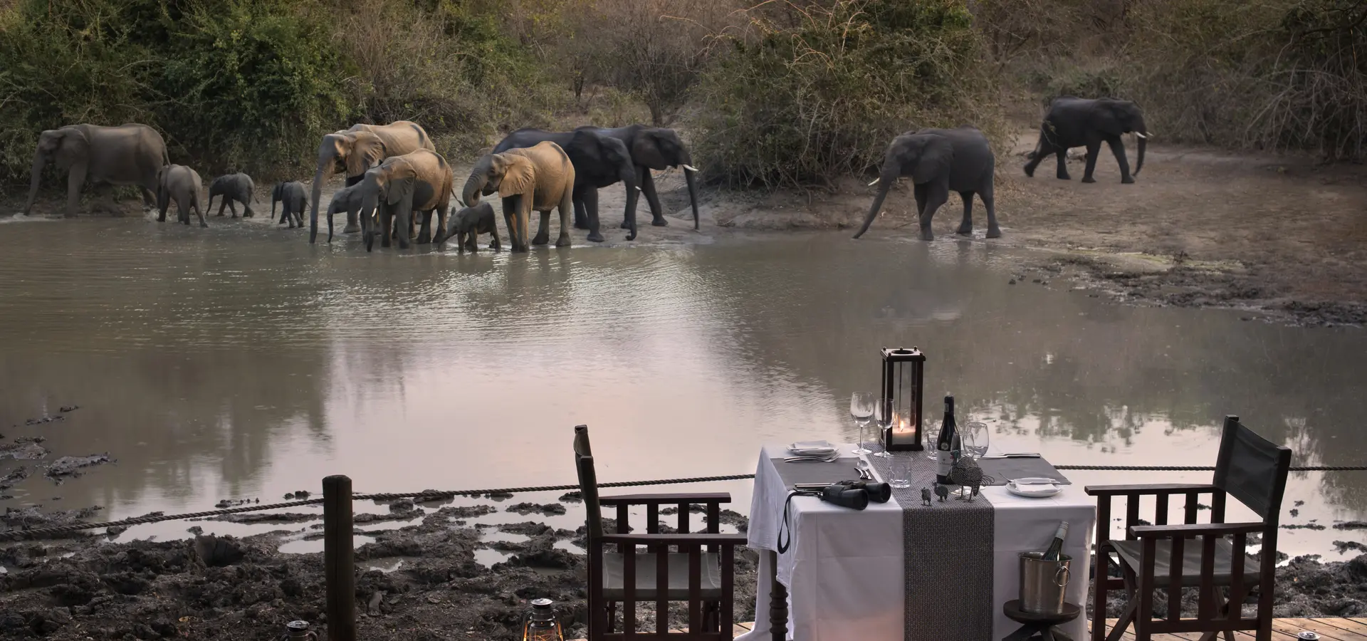 Avila Reizen Zimbabwe Kanga Camp Mana Pools Zimbabwe African Bush Camps Safari Tented Camp Main Dining with Kanga P An 1