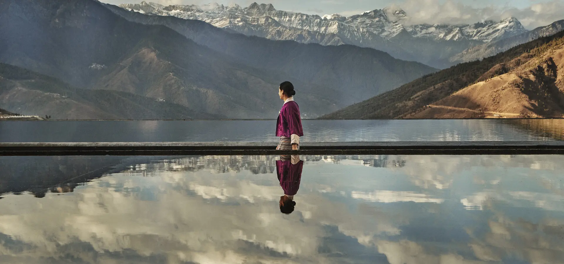 Avila Reizen Bhutan Thimphu Palace in the Sky Reflecting Pond 9286 ORIGINAL
