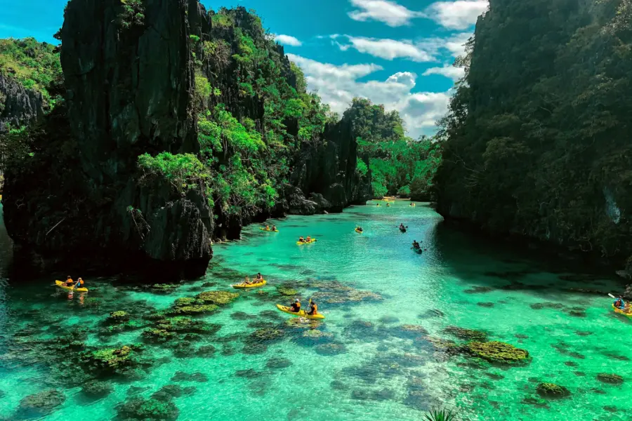 Avila Reizen Filipijnen El Nido kajakken