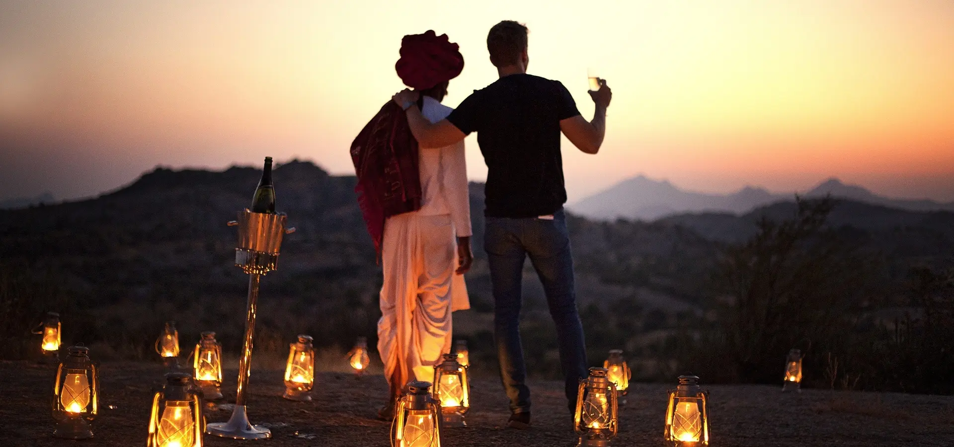 Avila Reizen India Champagne and lights on hilltop A kopie