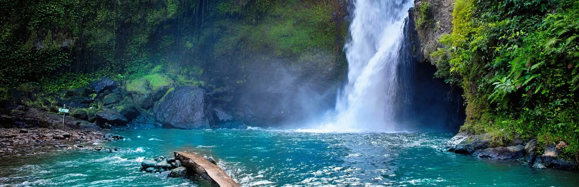 Avila Reizen Indonesie Tegenungan Waterfall it is one of places of interest of Bali