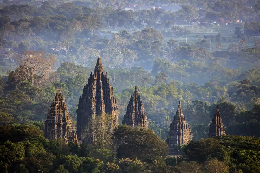 Avila Reizen Indonesie Prambanan is een 9e eeuws hindoetempelcomplex in de speciale regio Yogyakarta in het zuiden van Java