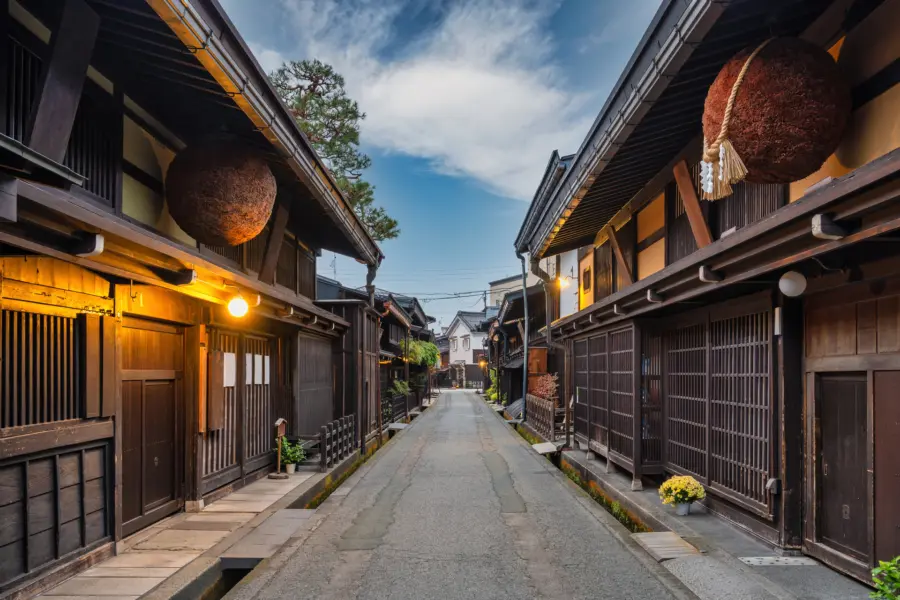 Avila Reizen Japan Takayama old town Sannomachi street