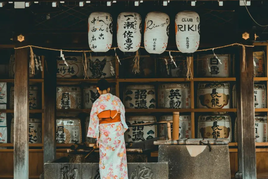 Avila Reizen Japan Tokyo vrouw bij tempel