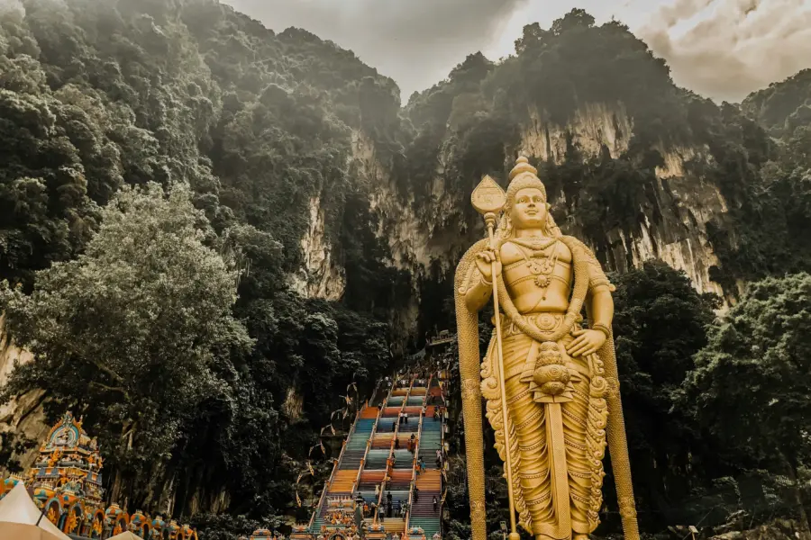 Avila Reizen Batu Cave