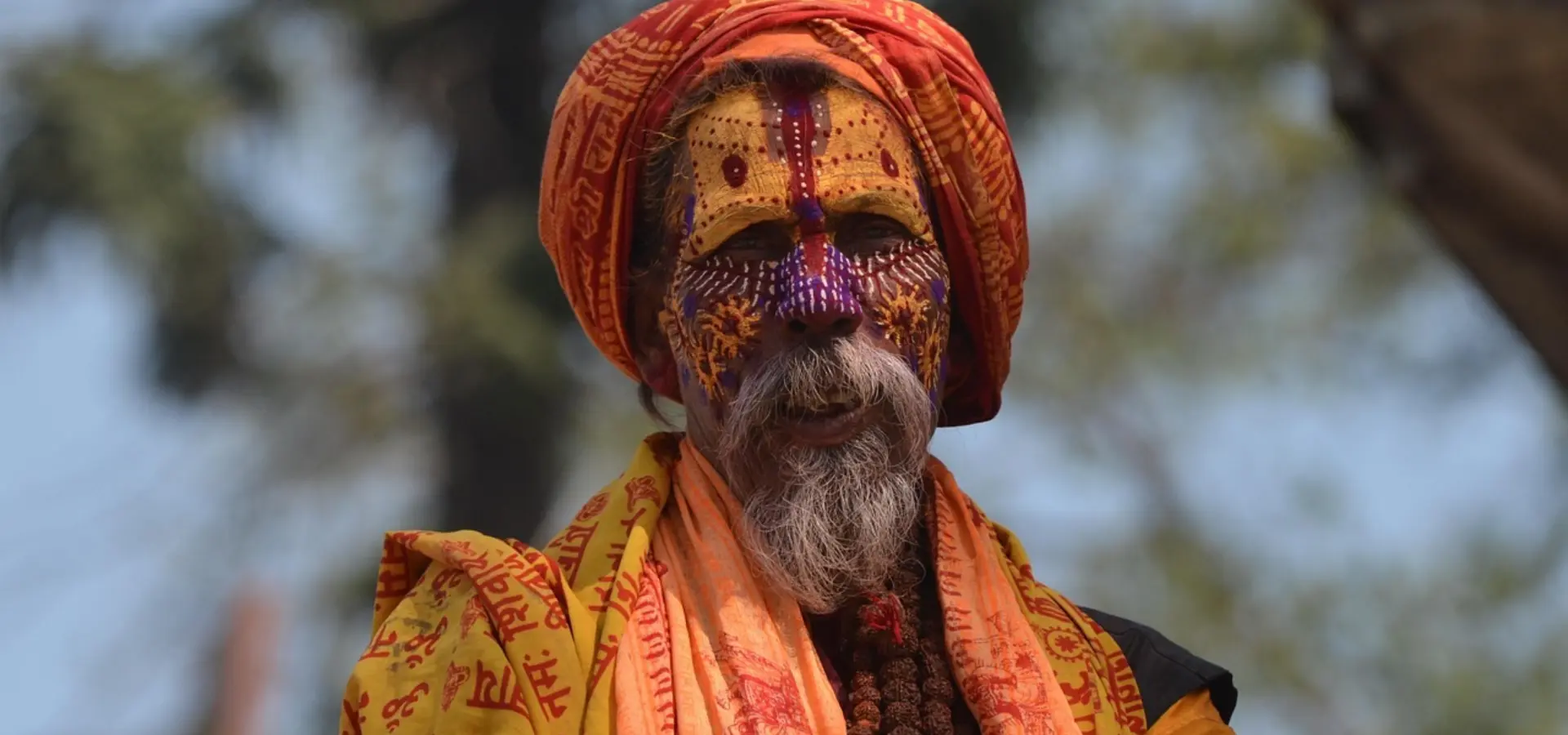 Avila Reizen Nepal Traditionele klederdracht