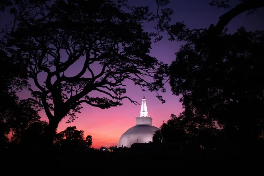 Avila Reizen Sri Lanka Anuradhapura by night