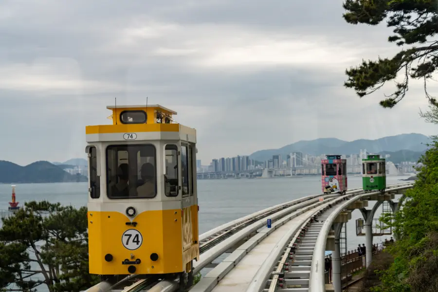 Avila Reizen Zuid Korea Busan strandtram