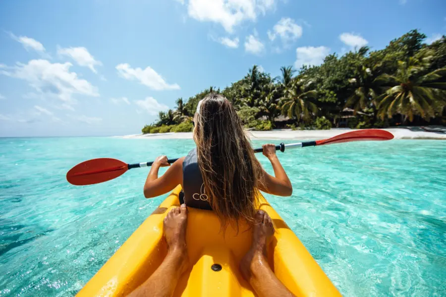 Avila Reizen Barbados kano op zee