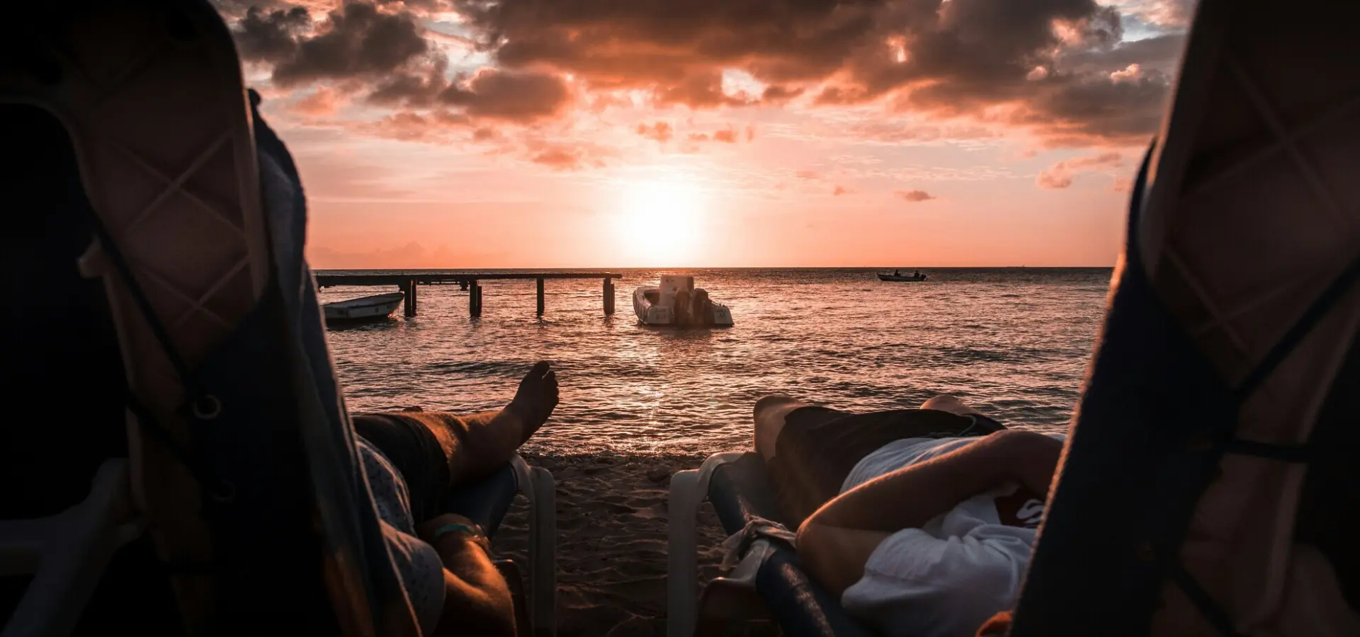 Avila Reizen Bonaire sunset samen