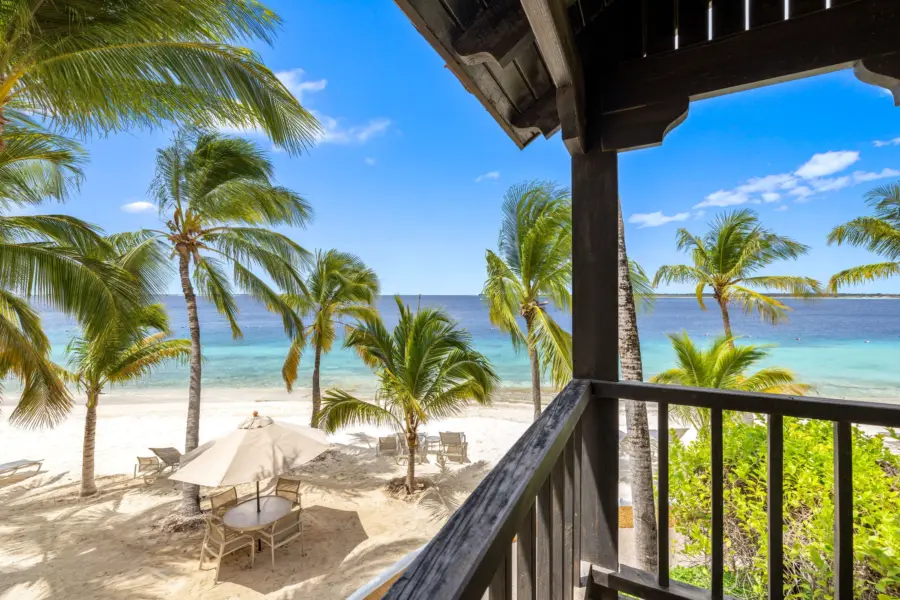 Harbour Village beach view LR R6 II8362