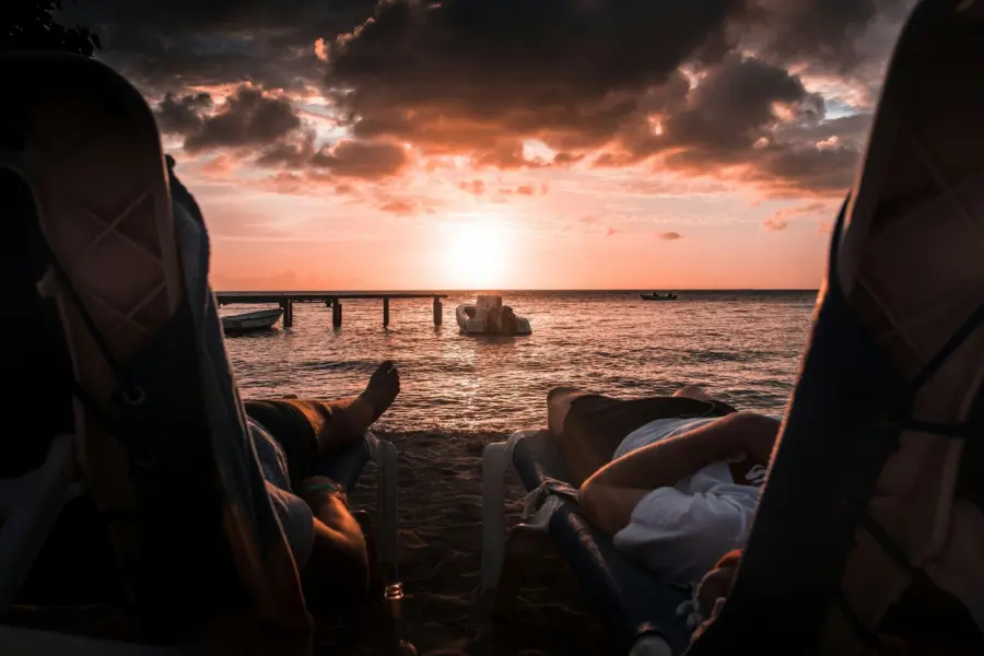 Avila Reizen Bonaire sunset samen