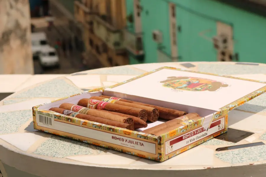 Avila Reizen Cuba sigaren in een doos
