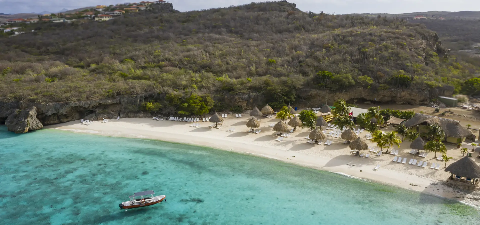 Avila Reizen Curaçao boot strand rustig