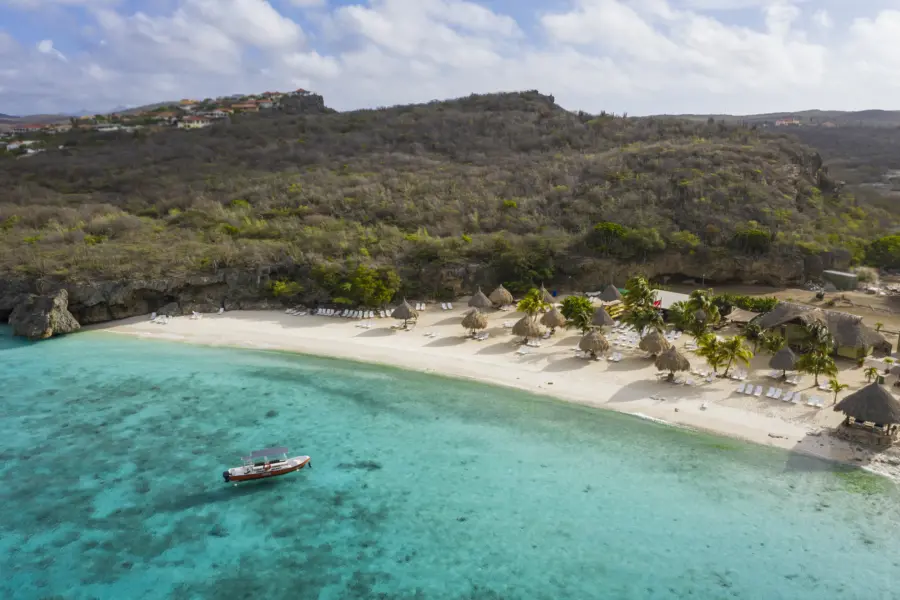 Avila Reizen Curaçao boot strand rustig