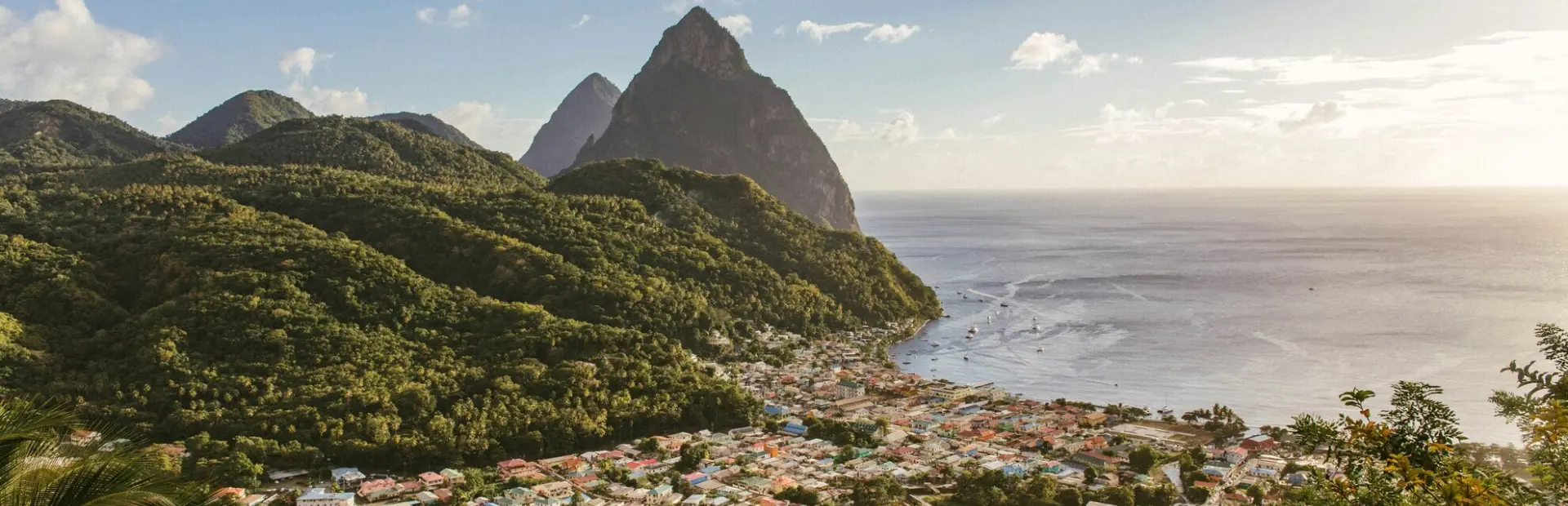 Avila Reizen Saint Lucia The Pitons island palm landscape mountain beach