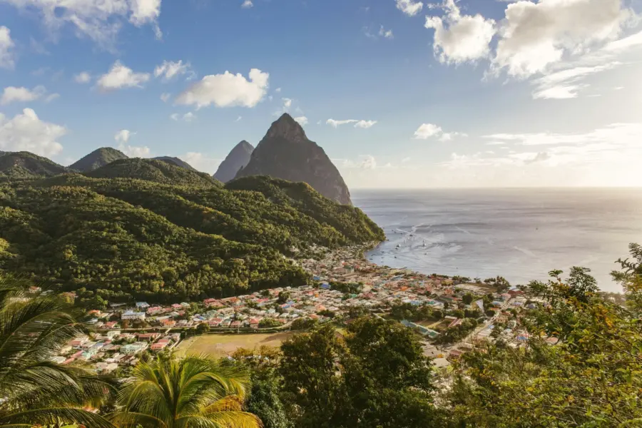 Avila Reizen Saint Lucia The Pitons island palm landscape mountain beach