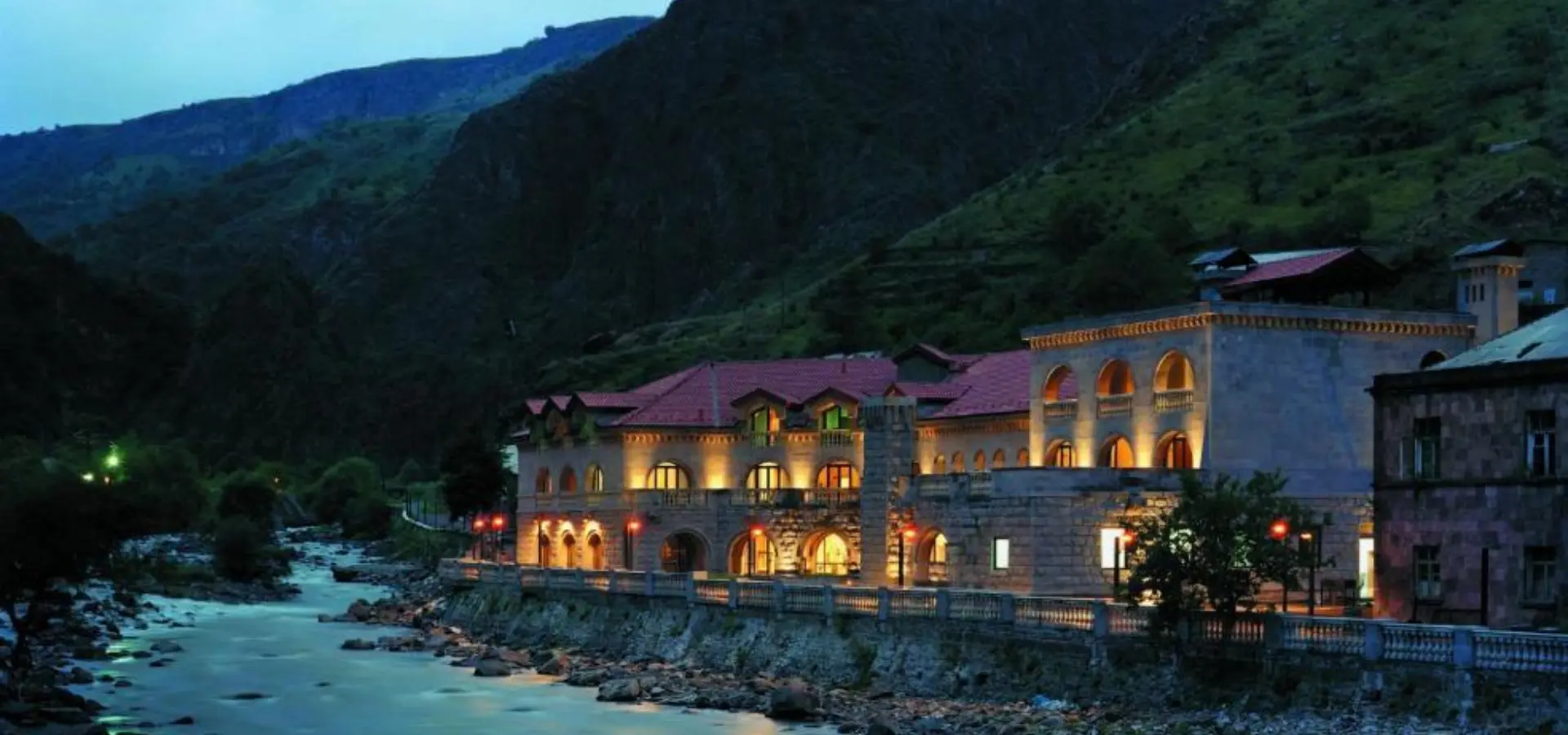 Avila Reizen Armenia Acco