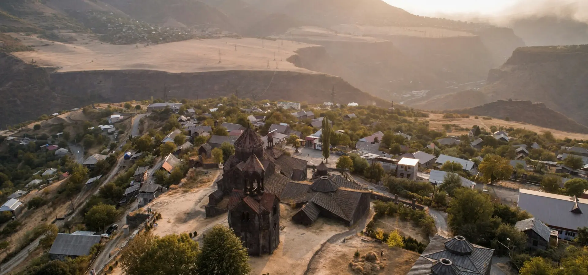 Avila Reizen Armenie Monastery Valley