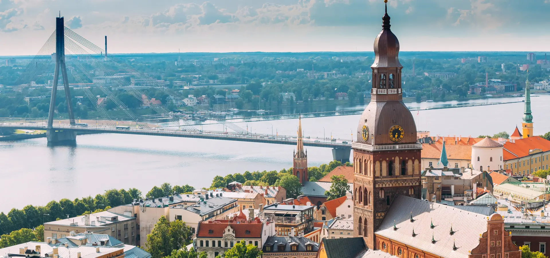 Avila Reizen Baltische staten Riga Letland Stadsgezicht In zonnige zomerdag Beroemde bezienswaardigheid Riga Dome Cathedral