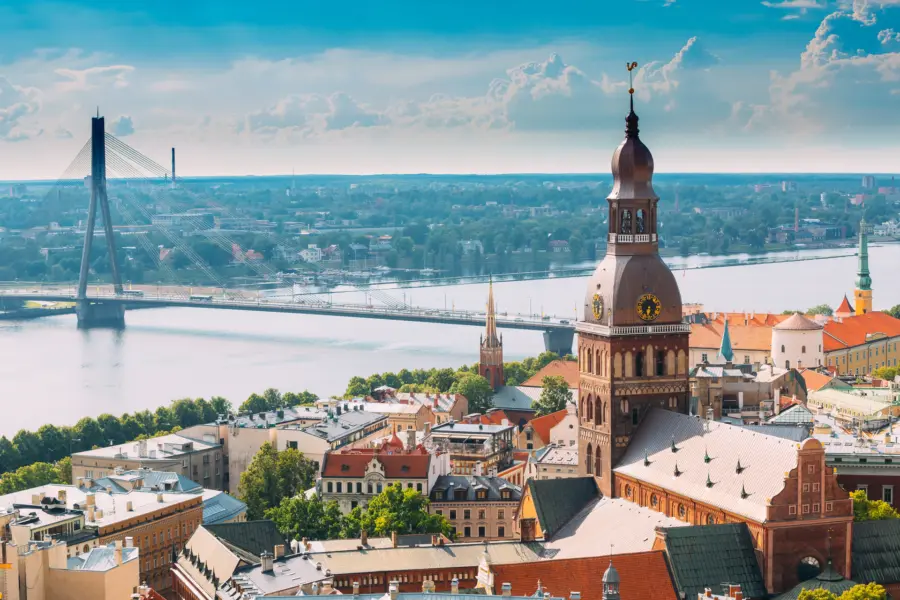 Avila Reizen Baltische staten Riga Letland Stadsgezicht In zonnige zomerdag Beroemde bezienswaardigheid Riga Dome Cathedral