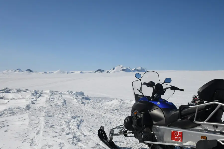 Avila Reizen snowmobile tour iceland