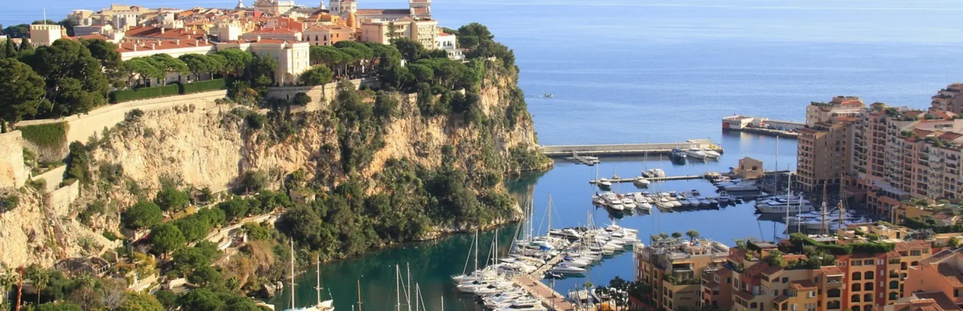 Avila Reizen Monaco zicht over de kliffen en haven