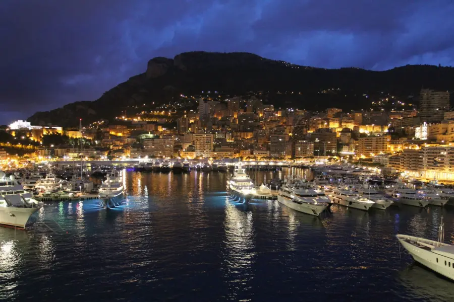 Avila Reizen Monaco Early morning on the harbour Monte Carlo