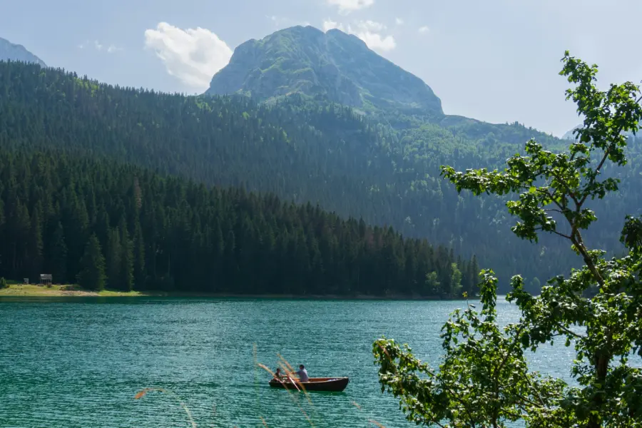 Avila Reizen Montenegro lake