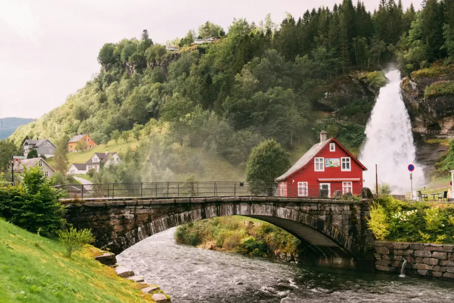 Avila Reizen Norway Waterfall