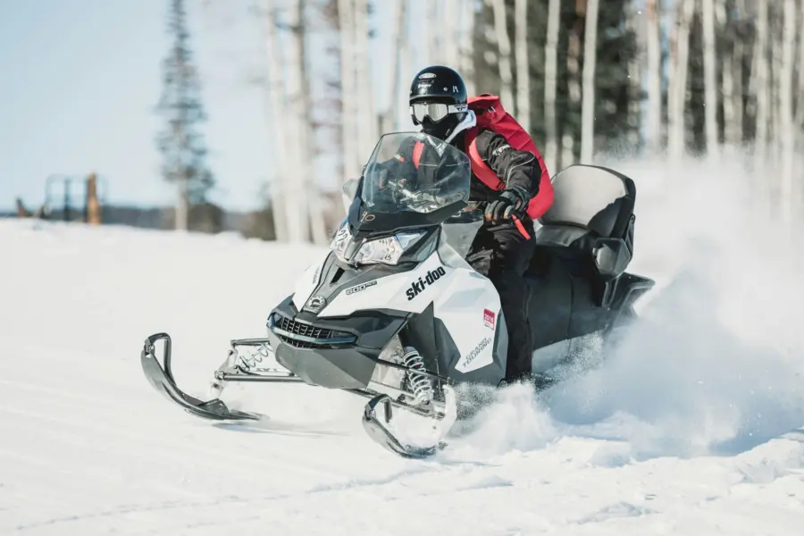 Avila Reizen Finland sneeuwscooter