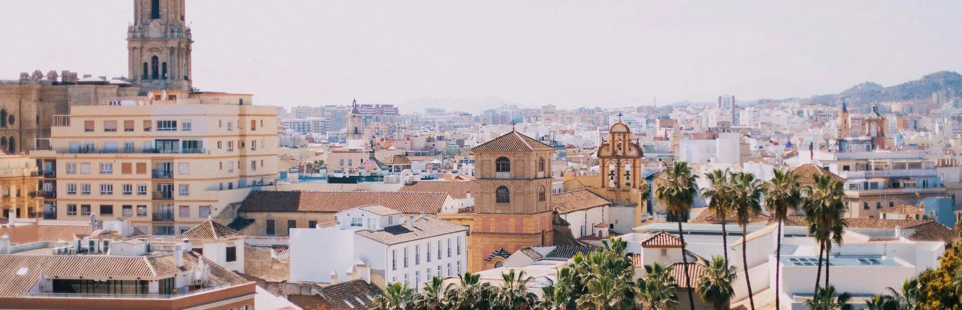 Avila Reizen Spanje Overview of the city of Malaga when hiking in the mountains