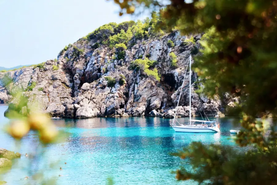 Avila Reizen Ibiza boat