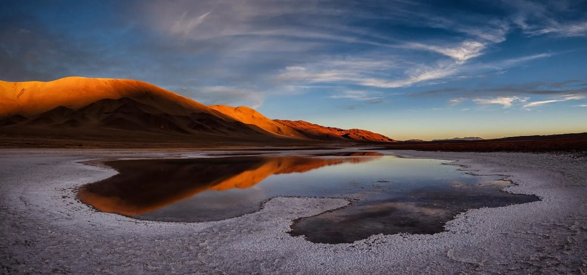 Avila Reizen Argentinië zoutvlakte met berg