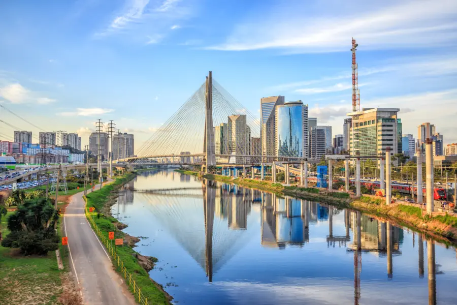 Avila Reizen Brasil Octavio Frias de Oliveira Bridge in Sao Paulo