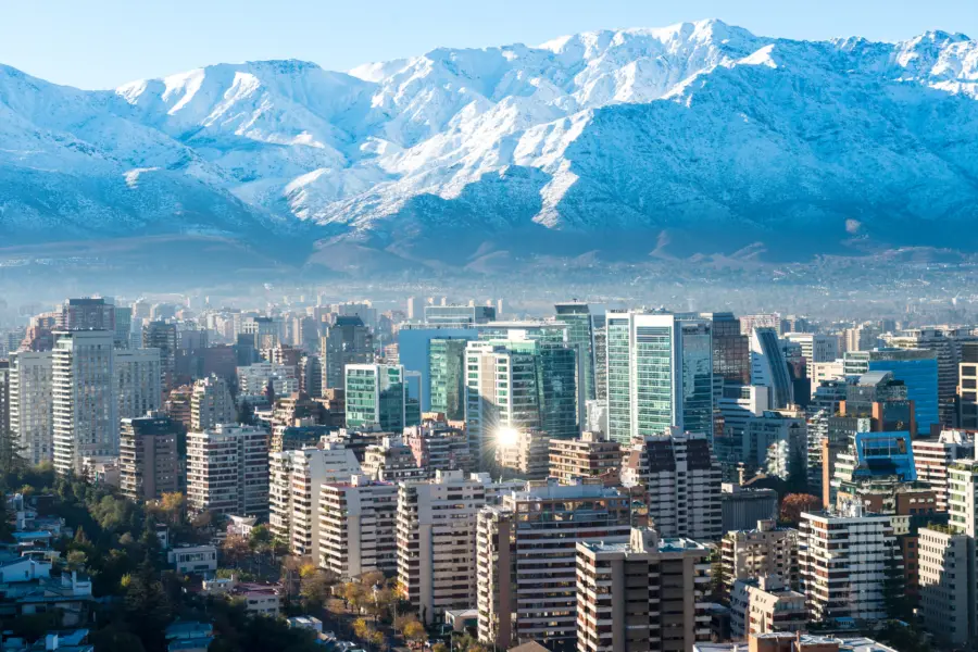 Avila Reizen Chili Santiago white cityscape