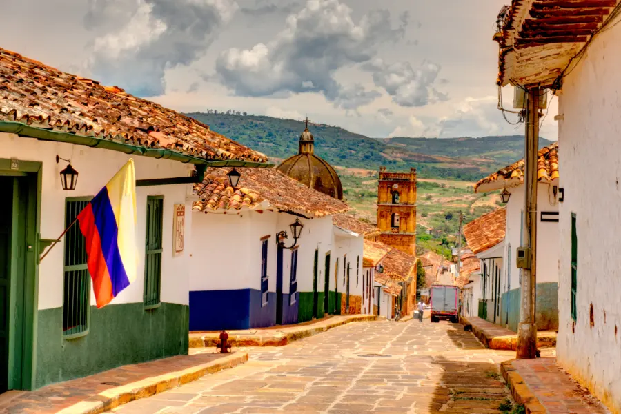 Avila Reizen Colombia kleurrijk staatje