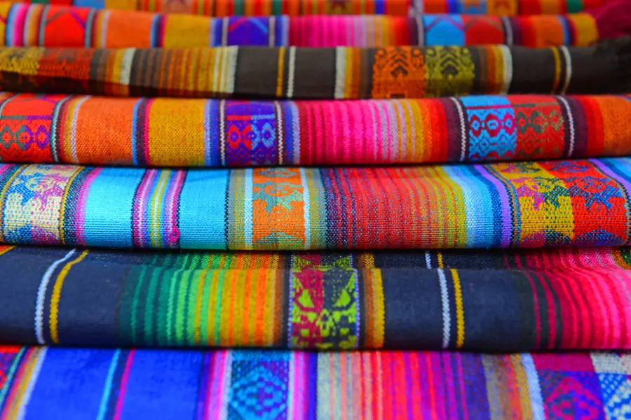 Avila Reizen Ecuador kleuren marktjpg