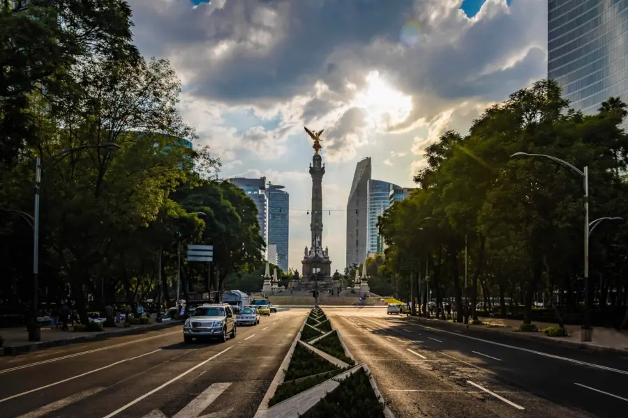 Avila Reizen Mexico Paseo de La Reforma