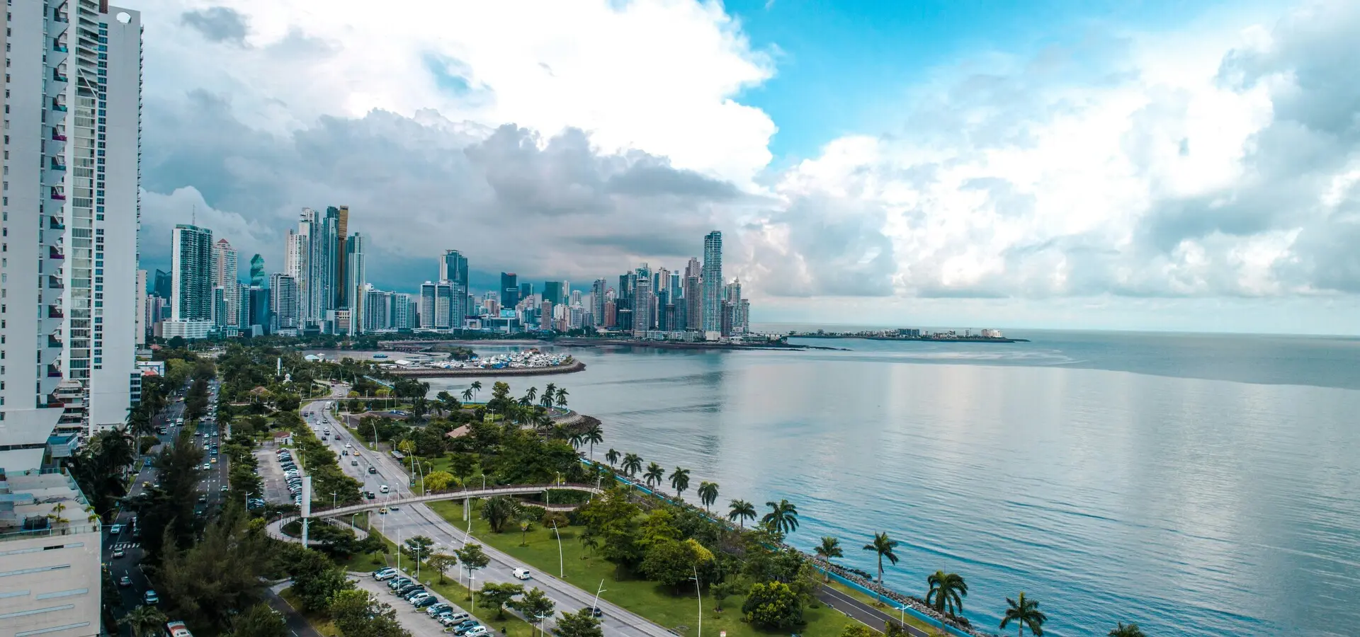 Avila Reizen Panama skyline