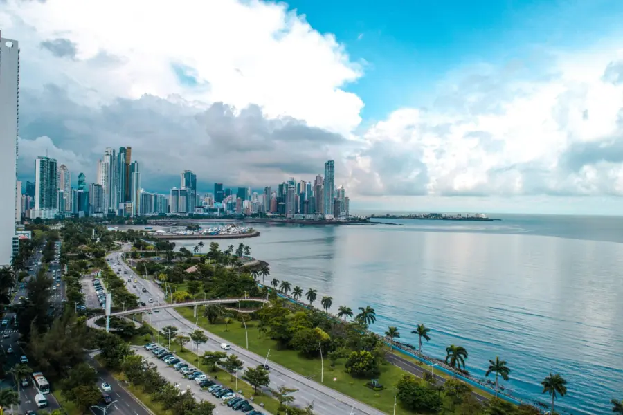 Avila Reizen Panama skyline
