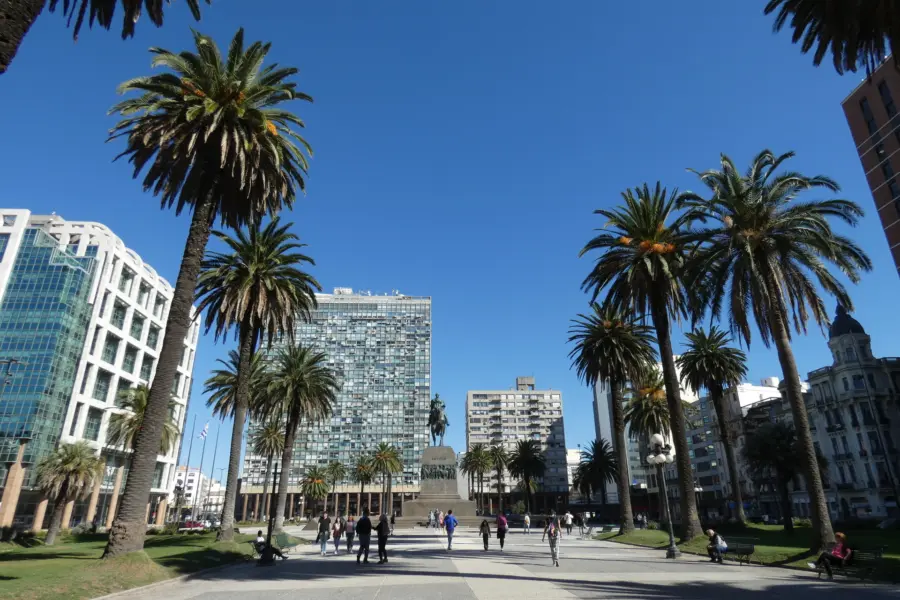 Avila Reizen Uruguay PLAZA INDEPENDENCIA 8