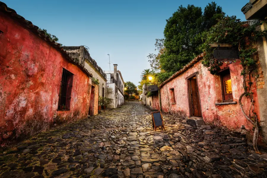 Avila Reizen Uruguay Calle de los Suspiros