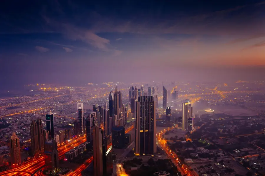 Avila Reizen Dubai night