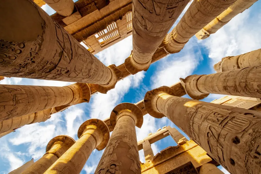 Avila Reizen Egypte Karnak Hypostyle hall columns and clouds in the Temple at Luxor Thebes