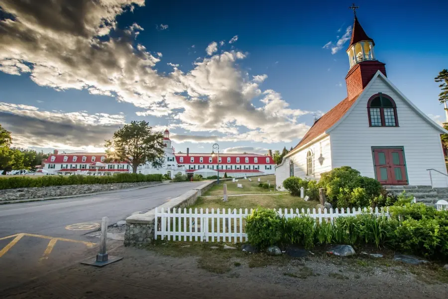 Avila Reizen Canada Tadoussac gebouwen